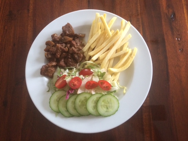 Stoofpotje frietjes en salade